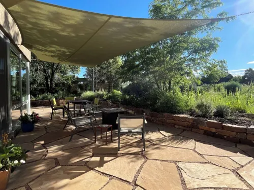 Modern-1 Mile to Plaza-Floor to Ceiling Windows-Mountain Views-Wildlife.