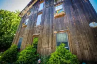 Ski, hike or just relax. Historic grist mill sleeps 12. Stay in history!