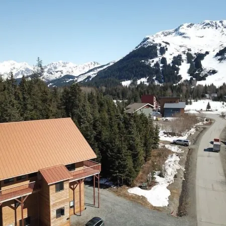 Jeremys Mountain Chalet @jeremysmountainchalet