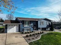 Norland Getaway, Great West End Location, Hot Tub-Pet Friendly, Arcade!