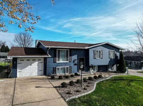 Norland Getaway, Great West End Location, Hot Tub-Pet Friendly, Arcade!