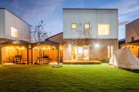 Nagahama Lifestyle Glamping Hotel โรงแรมใกล้Nagahama Institute of Bio-Science and Technology