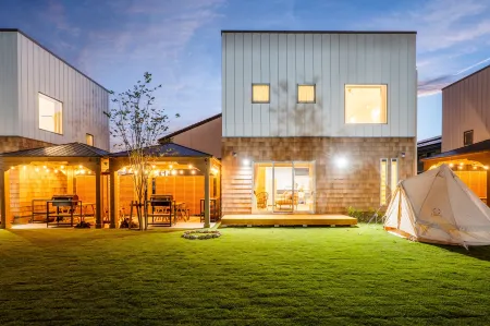 Nagahama Lifestyle Glamping Hotel Отели рядом с достопримечательностью «Nagahama Institute of Bio-Science and Technology»