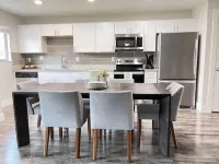 THE COLONY COTTAGE W/HOT TUB & OUTDOOR OASIS/FAMILY FRIENDLY