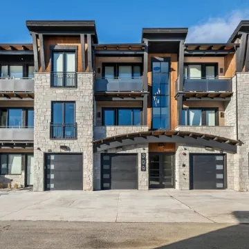 New High-End 2282 sf Condo Slps 10Pvt Hot Tub Walk 2Town Mtn Views 30 Min to Gnp