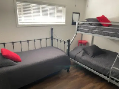 New updated property, Lake front, quiet cove! Kayaks!