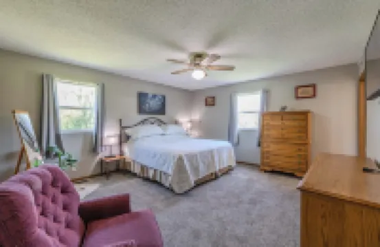 Comfy Country home. Pet friendly, 5 bedrooms, AC, WIFI, just outside Farmington