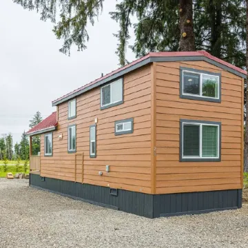 Rainforest Tiny Home Retreat: Industrial