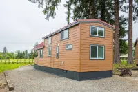 Rainforest Tiny Home Retreat: Industrial
