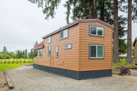 Rainforest Tiny Home Retreat Industrial #26