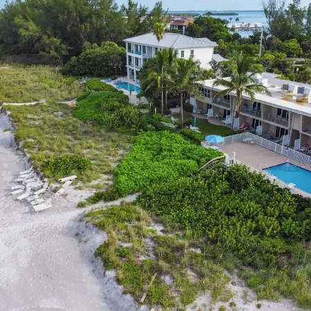 Beach front 2 bed-2 bath private balcony, modern with Gulf front views