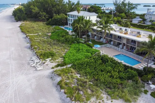 Beach front 2 bed-2 bath private balcony, modern with Gulf front views