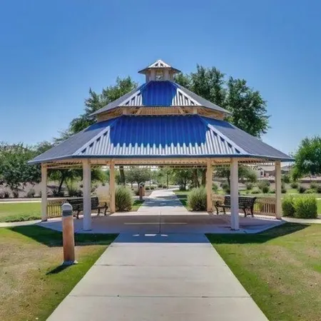 Spacious 4-bedroom house with Pool, WiFi and AC in brilliant Buckeye