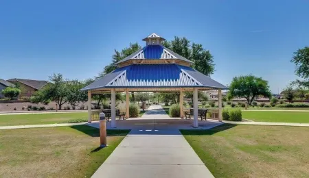 Spacious 4-bedroom house with Pool, WiFi and AC in brilliant Buckeye