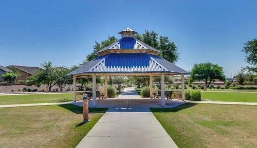 Spacious 4-bedroom house with Pool, WiFi and AC in brilliant Buckeye