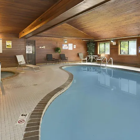 Super 8 by Wyndham Shakopee