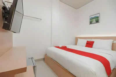 RedDoorz Plus Near RS RK Charitas 2 Palembang Hotel a Palembang