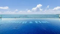Sharp & Flat Hotel - Jacuzzi