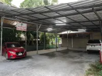 The Sky Roof Homestay @ Kiriwong - Parkplatz