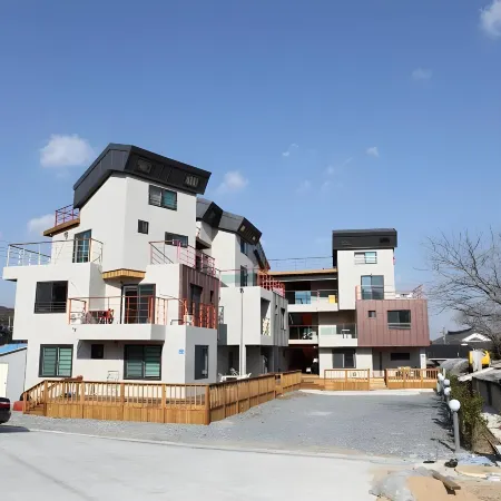 Healing Village Pension Отели рядом с достопримечательностью «Парк аттракционов Gyeongju World»