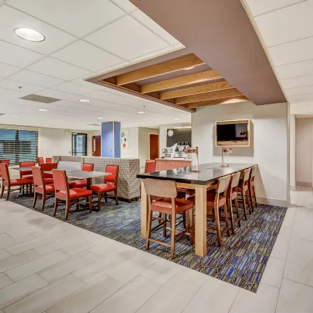 Holiday Inn Express & Suites GREENVILLE AIRPORT by IHG
