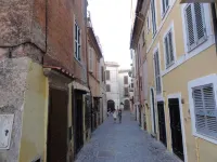 "Casetta del Borghetto" - "In the Heart of the Borghetto" Near the sea and Rome.