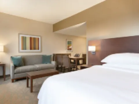 エンバシー スイーツ バイ ヒルトン アクロン カントン エアポート ジャクソンのホテル