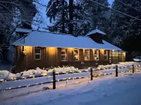 Ski Cabin w/ Hot Tub, Fireplaces – 5 Mins to Slopes, Pet-Friendly, Sleeps 12
