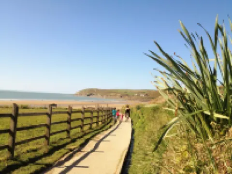 Cockleshell Croyde | Sleeps 4 | By the Seaside Hotels in Croyde