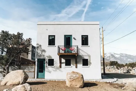 Buena Casita: A Hip, High Desert Escape! : STR-20