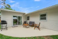 4BD 2BA near Anna Maria & downtown, private yard, RV/boat parking, sleeps 10