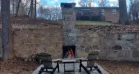 Rockwall Cabin on the Pond! Cool spot, 10 minute drive to Hickory.
