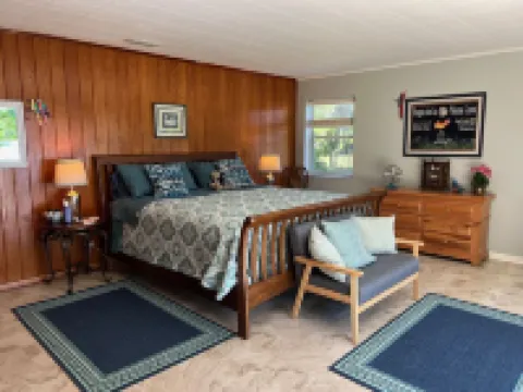 SANDY LAKES FARM - 40+ acre private retreat on Sandy Lake