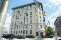 Stylish Top Floor Condo in Downtown Indianapolis, Mile Square Neighborhood