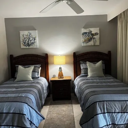 Location is everything! Clean and quaint condo in beautiful Park Shore Resort.