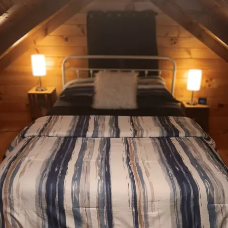 Cozy cabin with views of Lake Erie and colorful sunsets!