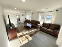 Spacious 4-bedroom house in enjoyable Pensacola with AC, WiFi