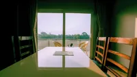 Finn's Weaver Resort, Kaziranga Hôtels à : Golaghat