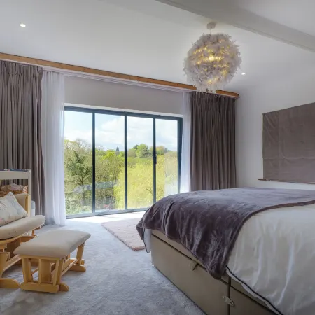 5 Bed Lake House - Sleeps 10 - Nature Reserve