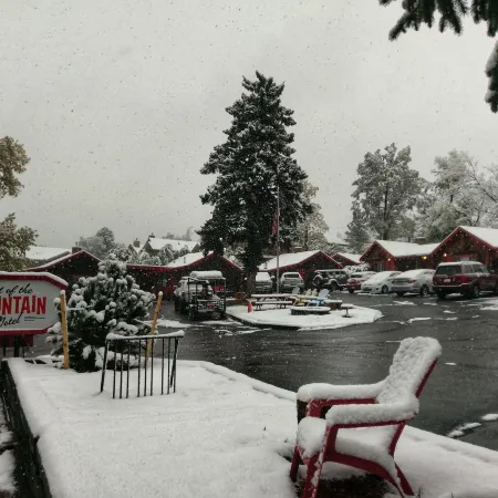 Foot of the Mountain Motel