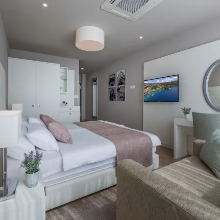 Apartments & Rooms Preelook
