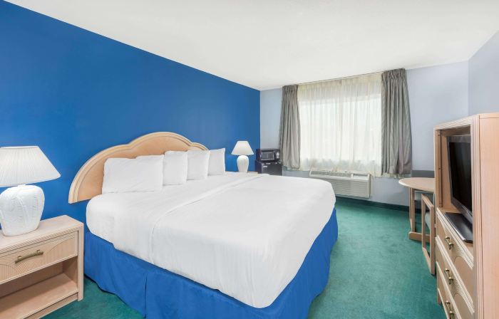 Days Inn by Wyndham Osage Beach Lake of the Ozarks