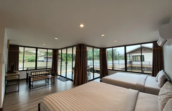 河濱山峯度假村