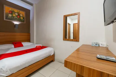 RedDoorz Syariah near Simpang Surabaya Aceh Hotel di Banda Aceh