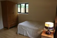 The Nook - Farm Park Stay with Hot Tub, BBQ & Fire Pit فنادق في Pontlliw