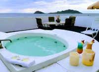 Coral Island Beach View Hotel - Kylpyammeita