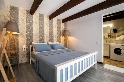 Freedom Square Studios Hotels near The Clock Tower