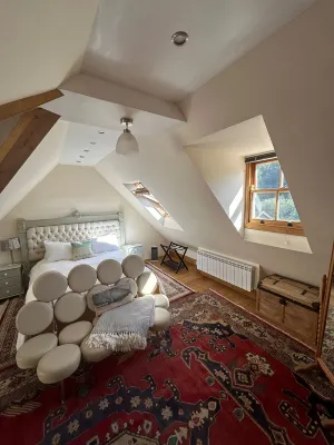 Charming En-Suite Bedroom with Patio in St Aubin