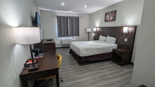 Econo Lodge Hotels in Cochrane