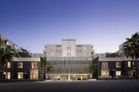 AKA Beverly Hills Отели рядом с достопримечательностью «Уотеруорлд»